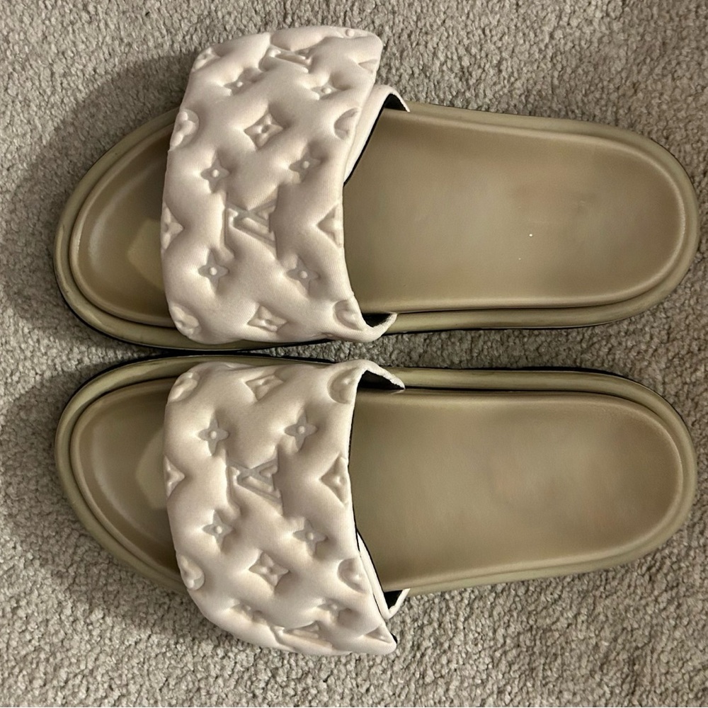 Quilted Slides - Picture 2 of 7